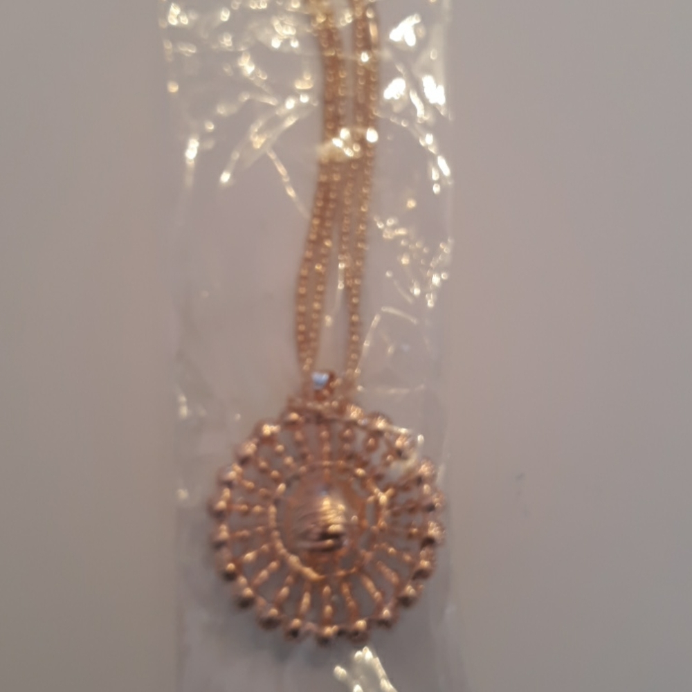 Sweater Necklace - Picture 2 of 6